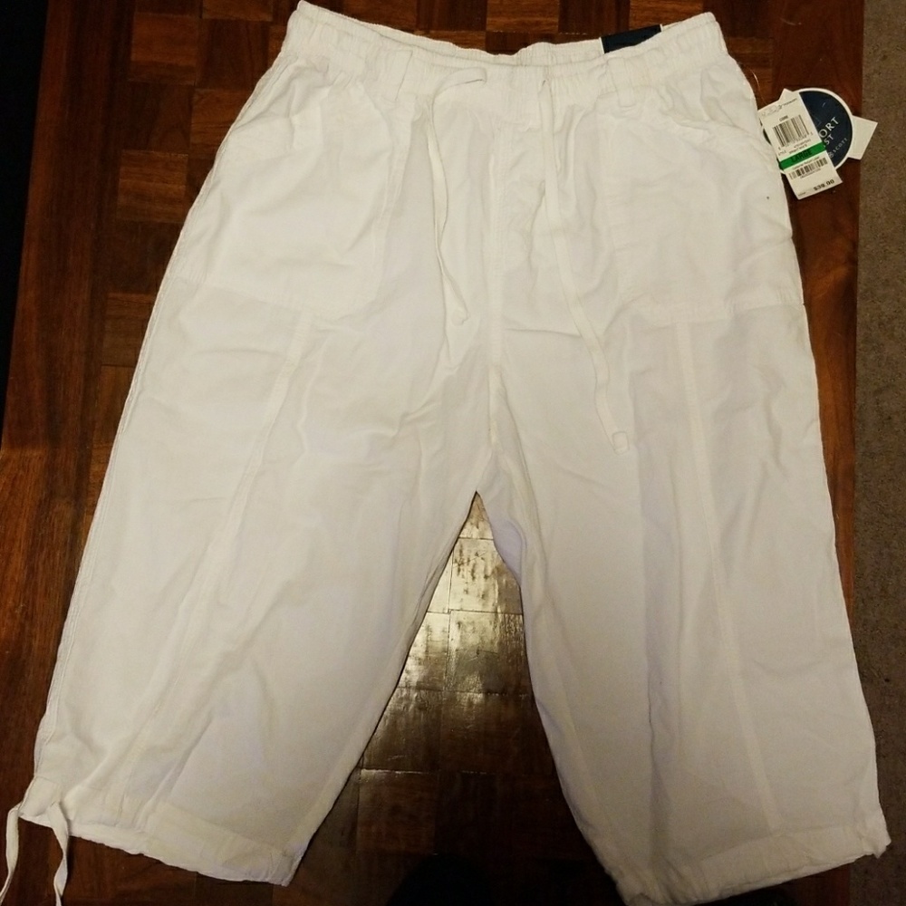 White Capris 🌼